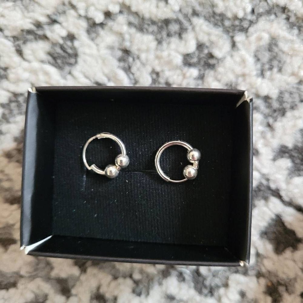 AZRO Silver Hoop Earings - Picture 2 of 4